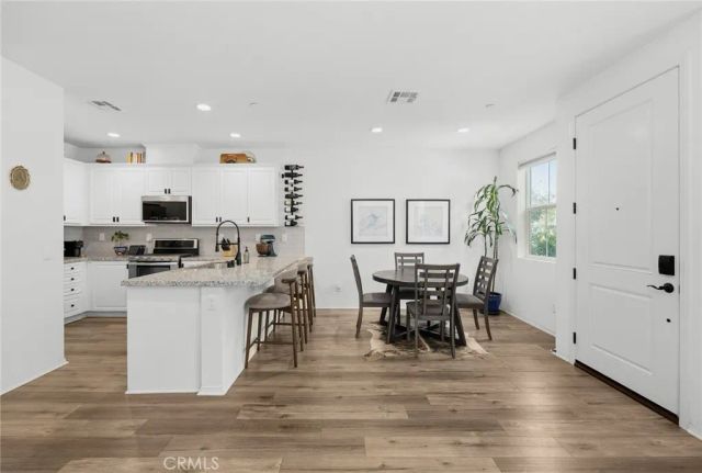 2817 E Brut Privado 90, Ontario, CA 91761