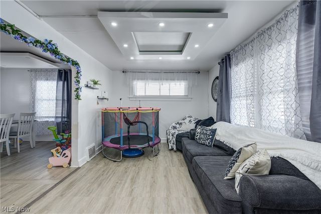 1402 E 185th Street, Cleveland, OH 44110