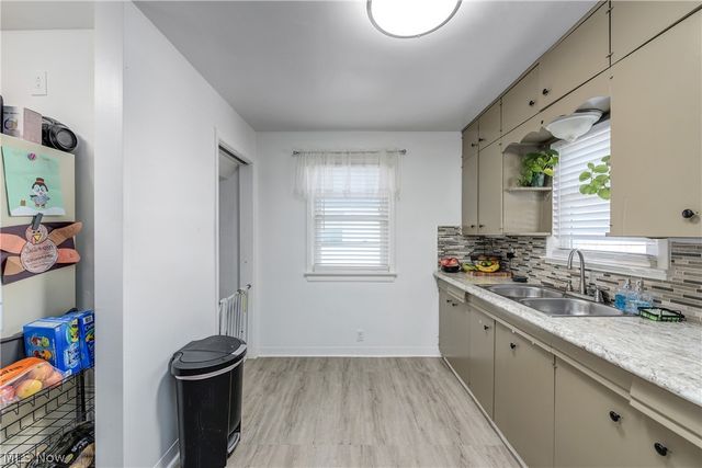 1402 E 185th Street, Cleveland, OH 44110