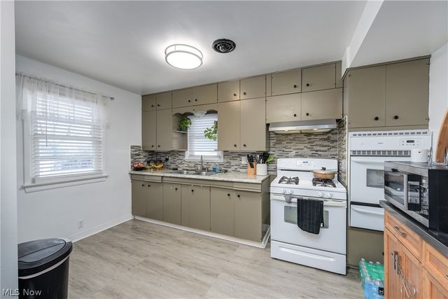 1402 E 185th Street, Cleveland, OH 44110