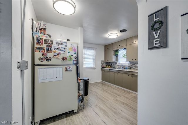 1402 E 185th Street, Cleveland, OH 44110