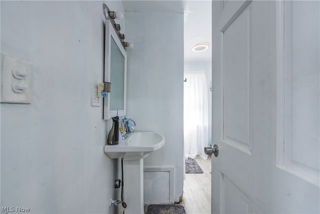 1402 E 185th Street, Cleveland, OH 44110