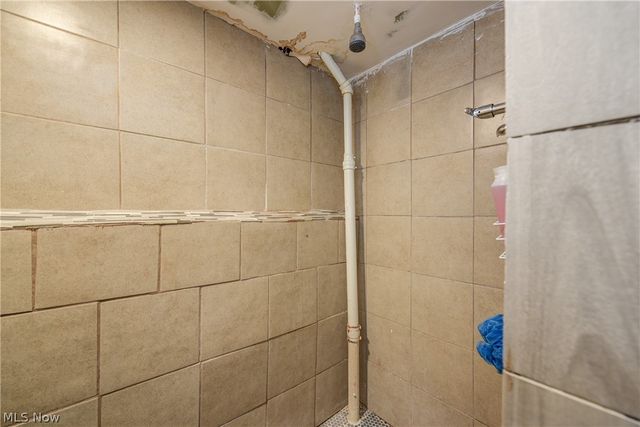 1402 E 185th Street, Cleveland, OH 44110