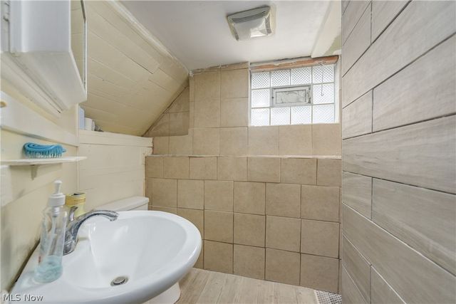 1402 E 185th Street, Cleveland, OH 44110