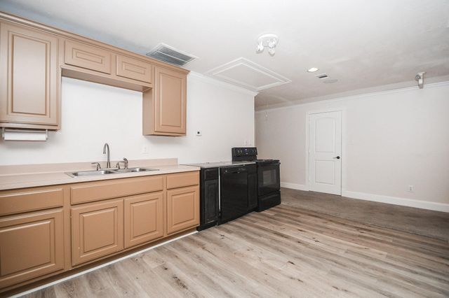 12814 Willow Centre Drive, Houston, TX 77066