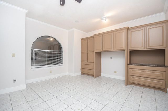 12814 Willow Centre Drive, Houston, TX 77066