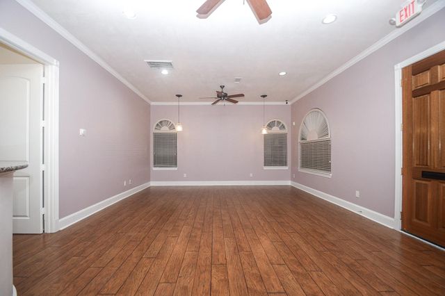 12814 Willow Centre Drive, Houston, TX 77066
