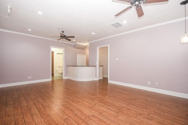 12814 Willow Centre Drive, Houston, TX 77066