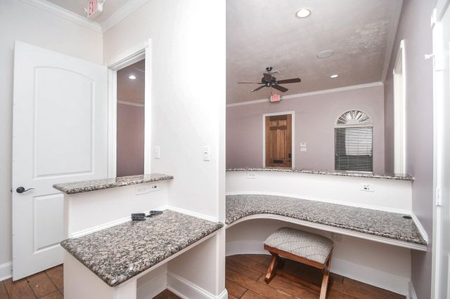 12814 Willow Centre Drive, Houston, TX 77066