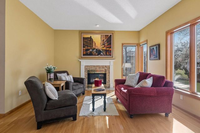 1467 Pond Wynde N, Eagan, MN 55122