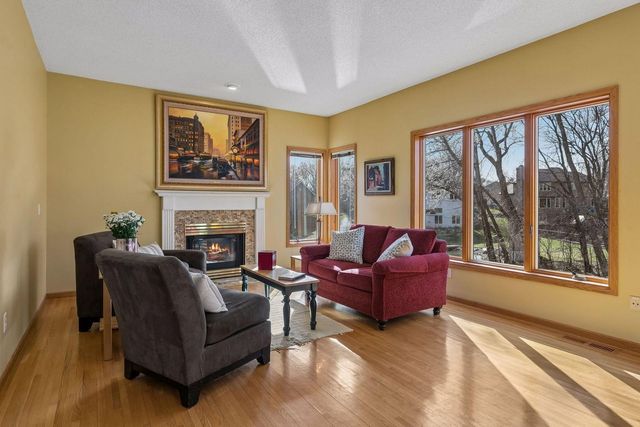 1467 Pond Wynde N, Eagan, MN 55122