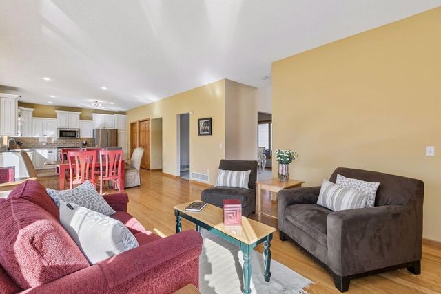 1467 Pond Wynde N, Eagan, MN 55122