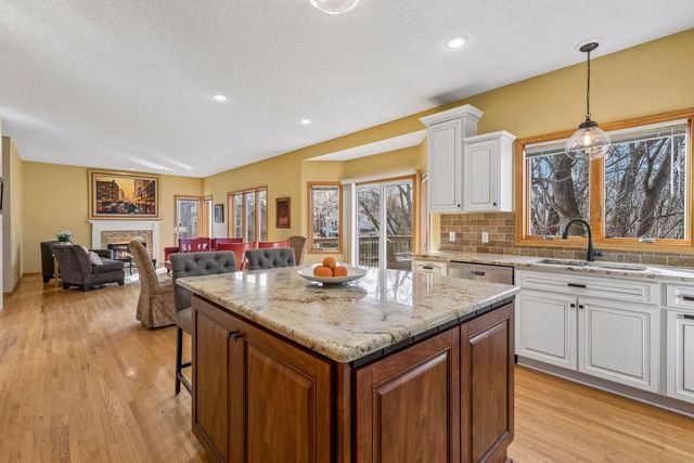 1467 Pond Wynde N, Eagan, MN 55122