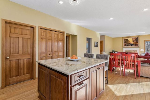 1467 Pond Wynde N, Eagan, MN 55122