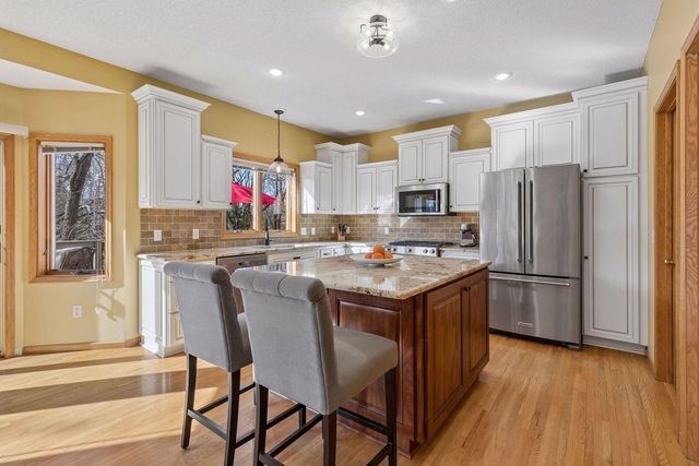 1467 Pond Wynde N, Eagan, MN 55122