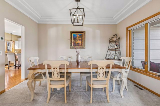 1467 Pond Wynde N, Eagan, MN 55122