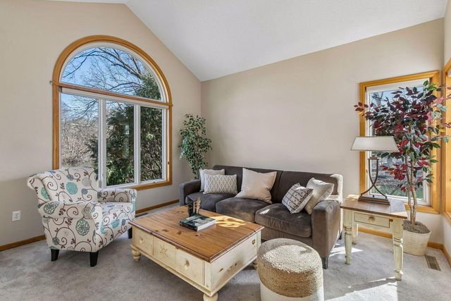 1467 Pond Wynde N, Eagan, MN 55122