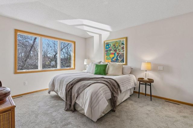 1467 Pond Wynde N, Eagan, MN 55122