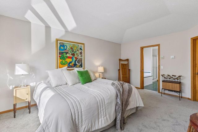 1467 Pond Wynde N, Eagan, MN 55122