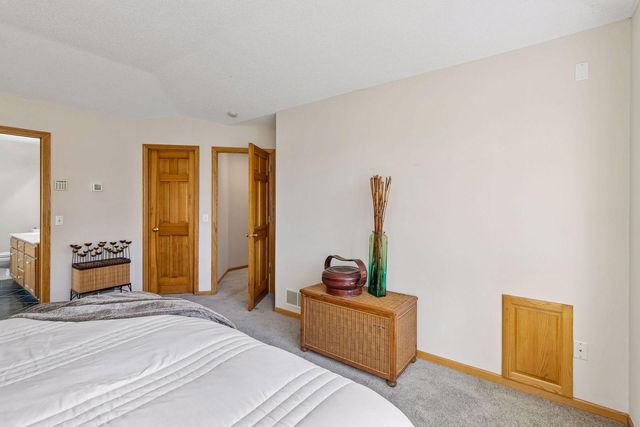 1467 Pond Wynde N, Eagan, MN 55122