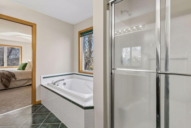 1467 Pond Wynde N, Eagan, MN 55122