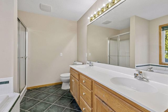 1467 Pond Wynde N, Eagan, MN 55122