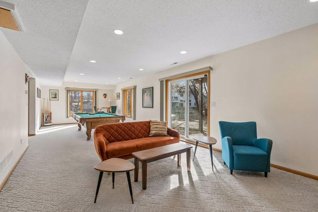 1467 Pond Wynde N, Eagan, MN 55122