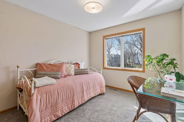 1467 Pond Wynde N, Eagan, MN 55122