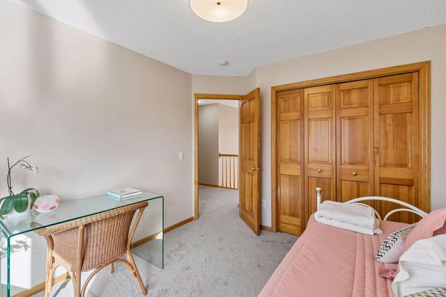 1467 Pond Wynde N, Eagan, MN 55122