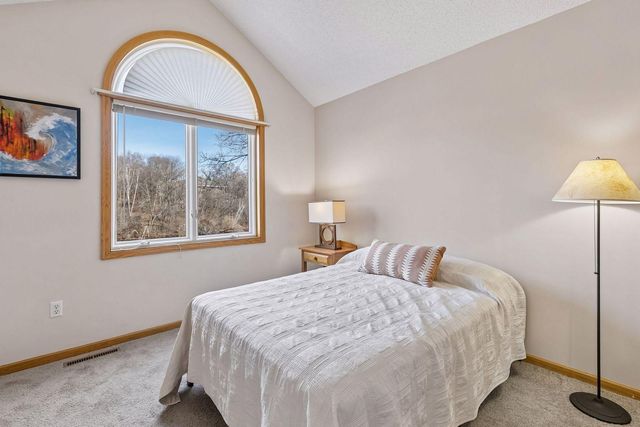 1467 Pond Wynde N, Eagan, MN 55122