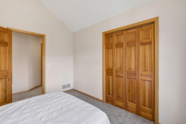 1467 Pond Wynde N, Eagan, MN 55122