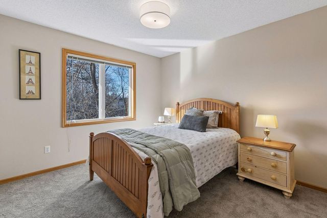 1467 Pond Wynde N, Eagan, MN 55122