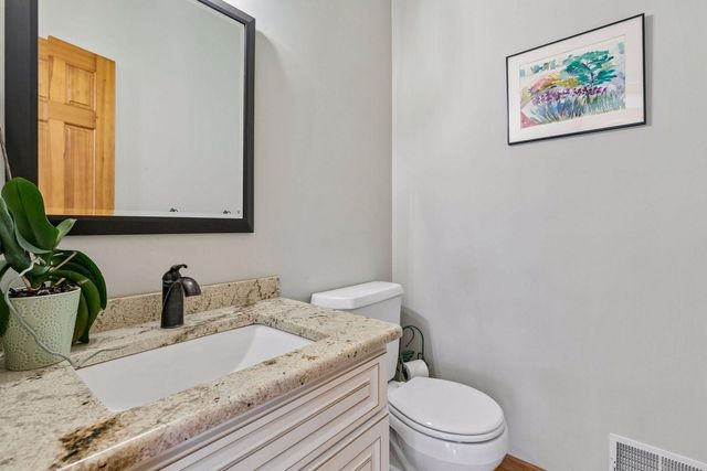 1467 Pond Wynde N, Eagan, MN 55122