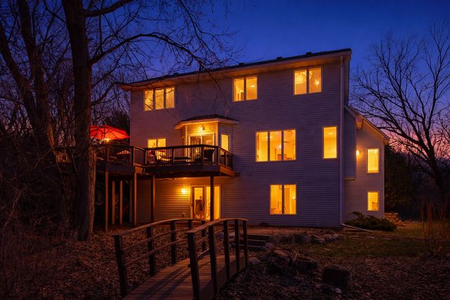 1467 Pond Wynde N, Eagan, MN 55122