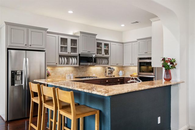 121 Feritti DR, Lakeway, TX 78734