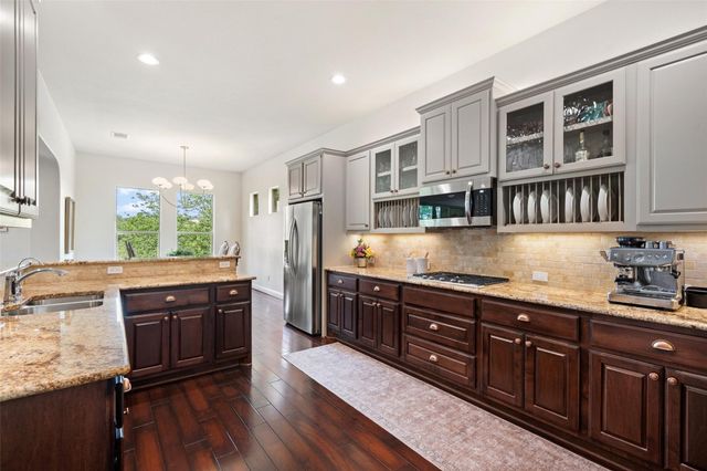 121 Feritti DR, Lakeway, TX 78734
