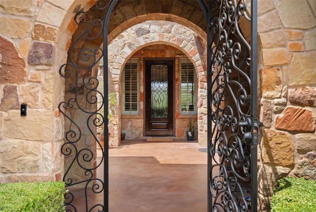 121 Feritti DR, Lakeway, TX 78734