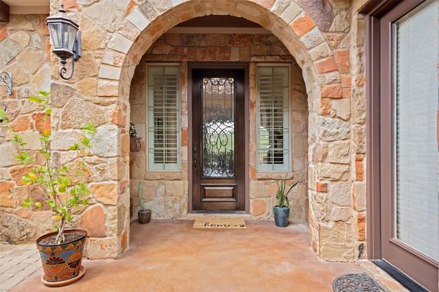 121 Feritti DR, Lakeway, TX 78734