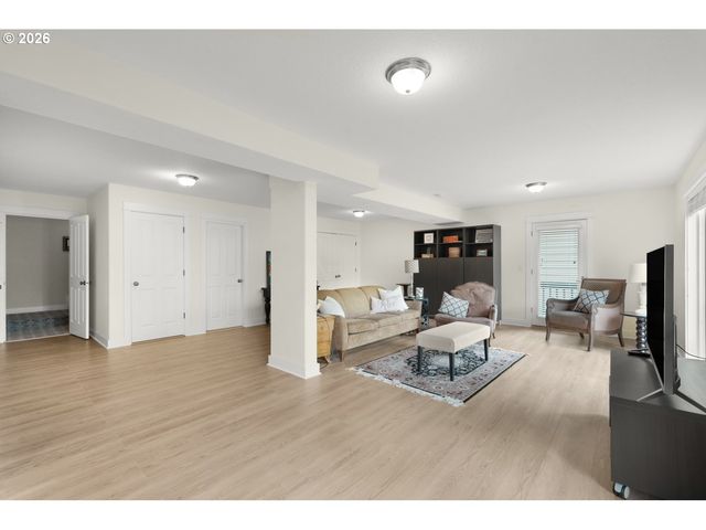1943 Nw MILLCREST Pl, Portland, OR 97229