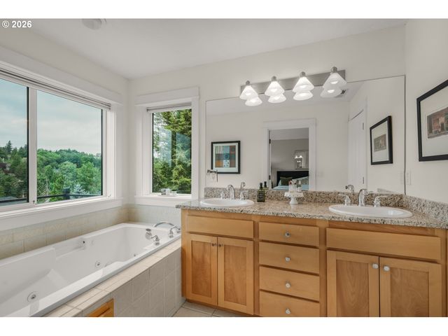 1943 Nw MILLCREST Pl, Portland, OR 97229