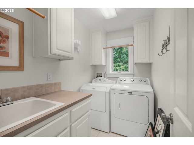 1943 Nw MILLCREST Pl, Portland, OR 97229