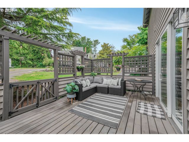 1943 Nw MILLCREST Pl, Portland, OR 97229