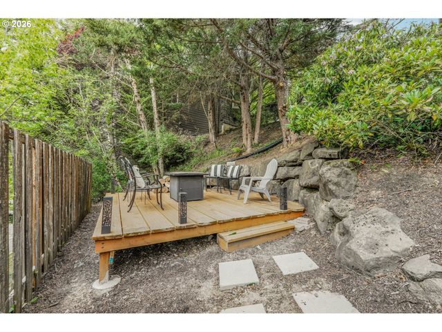 1943 Nw MILLCREST Pl, Portland, OR 97229
