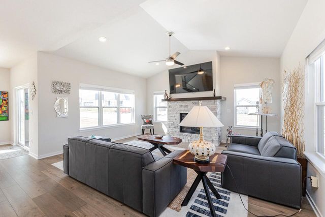 W206N5693 Muirfield DRIVE, Menomonee Falls, WI 53051