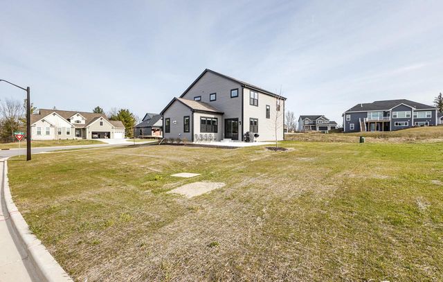 W206N5693 Muirfield DRIVE, Menomonee Falls, WI 53051