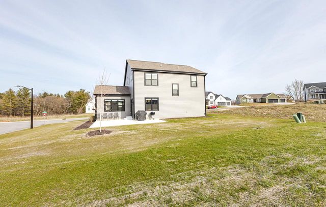 W206N5693 Muirfield DRIVE, Menomonee Falls, WI 53051
