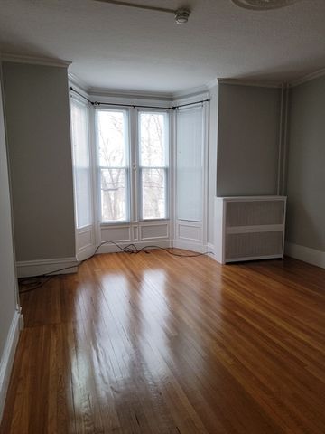 172 Nesmith St 1, Lowell, MA 01852