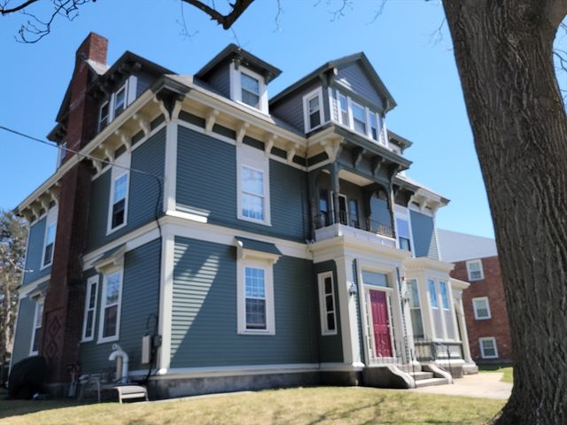 172 Nesmith St 1, Lowell, MA 01852