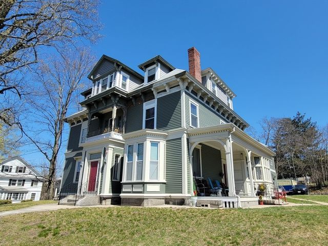 172 Nesmith St 1, Lowell, MA 01852