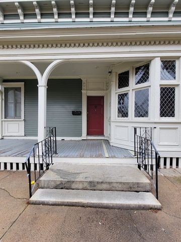 172 Nesmith St 1, Lowell, MA 01852